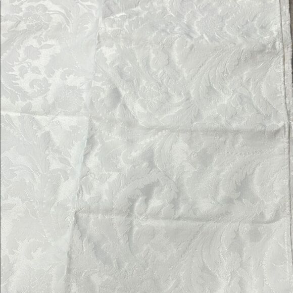 Elegant White Damask Fabric Avon - Picture 1 of 3